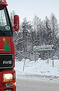 Rekka saapuu UPM-Kymmenen Kajaanin tehtaalle 13.1.2001
